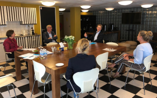 Minister Dekker op werkbezoek bij de Waag